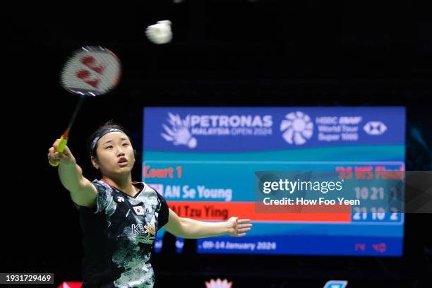 An Se Young of Korea in action aginst Tai Tzu Ying of Chinese Taipeh in their women singles final during day 6 of the Petronas Malaysia Open at...