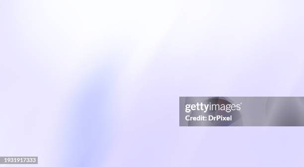 light purple delicate gradient background - pastel intensidad del color fotografías e imágenes de stock