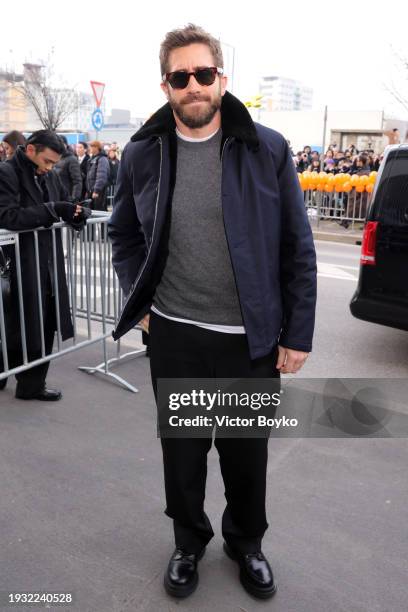 Jake Gyllenhaal arrives at the Prada fashion show during the Milan Menswear Fall/Winter 2024-2025 on January 14, 2024 in Milan, Italy.