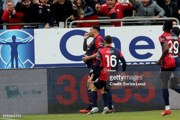 Andrea Petagna of Cagliari celebrates his goal 1-1 with the team mates during the Serie A TIM match between Cagliari and Bologna FC - Serie A TIM at...
