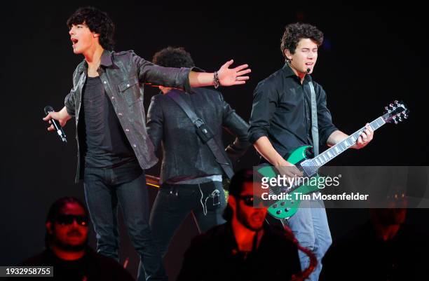 Joe Jonas and Nick Jonas of Jonas Brothers perform at HP Pavilion on August 3, 2009 in San Jose, California.