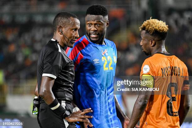 Congo's defender Chancel Mbemba speaks with Zambia's midfielder Lubambo Musonda and Ethiopian referee Bamlak Tessema Weyessa during the Africa Cup of...