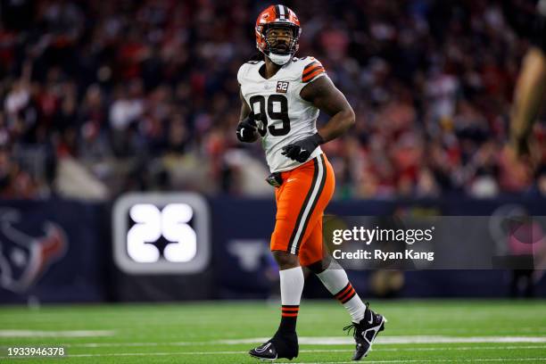 Za'Darius Smith of the Cleveland Browns runs to the sideline during an AFC wild-card playoff football game against the Houston Texans at NRG Stadium...