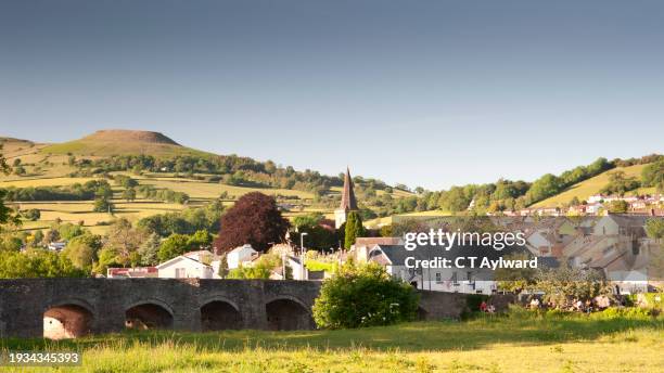 crickhowell town brecon beacons - crickhowell - fotografias e filmes do acervo