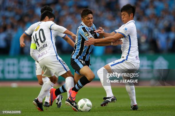 Yoshito Okubo of Kawasaki Frontale competes for the ball against Mitsuo Ogasawara and Hwang Seok-ho of Kashima Antlers during the J.League...