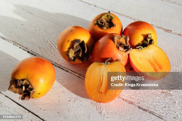 kaki fruit - caqui fruta tropical - fotografias e filmes do acervo