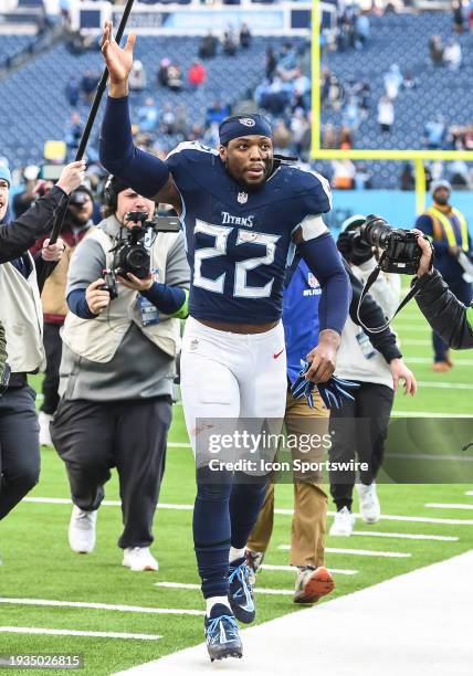 Tennessee Titans running back Derrick Henry waves to the crowd as he leaves the field after the NFL game between the Tennessee Titans and the...