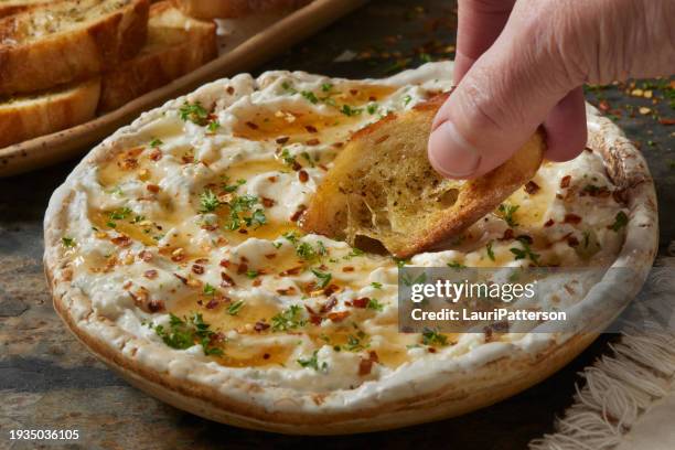 whipped feta dip with hot honey - salsa espesa fotografías e imágenes de stock