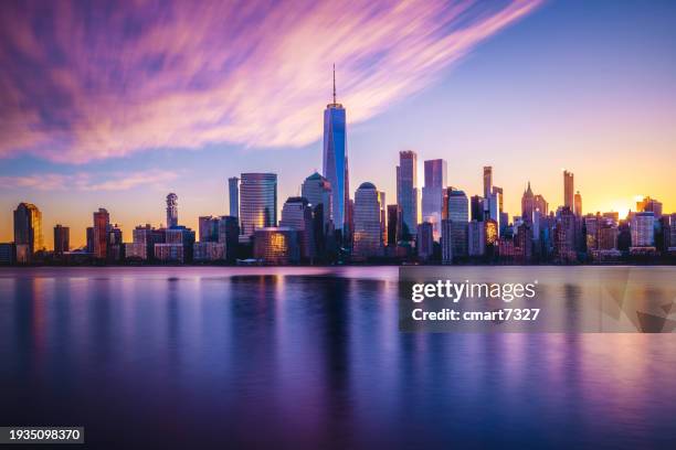 the freedom tower and nyc skyline - one world trade center stock pictures, royalty-free photos & images