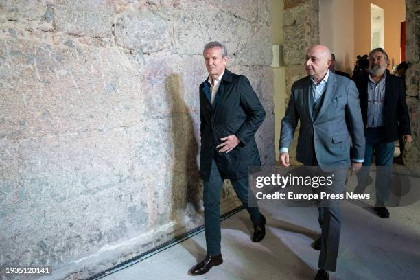 El presidente de la Xunta de Galicia en funciones, Alfonso Rueda , junto al socio fundador de Lighthouse Baiona, Pati Blanco Aldariz , durante una...