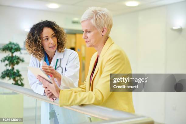 medical sales chat - general hospital stock pictures, royalty-free photos & images