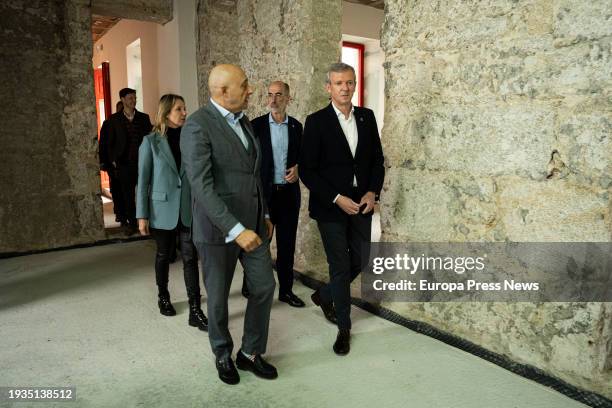 El presidente de la Xunta de Galicia en funciones, Alfonso Rueda , junto al socio fundador de Lighthouse Baiona, Pati Blanco Aldariz ; el...