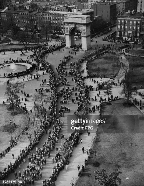 View from above people taking part in anti-Nazi protest organised by the American Jewish Congress as they passed beneath the Washington Arch through...