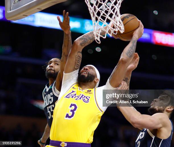 Los Angeles, CA Lakers forward Anthony Davis, #3, right goes up for a shot as Mavericks forward Derrick Jones Jr., #55, left, and Mavericks power...