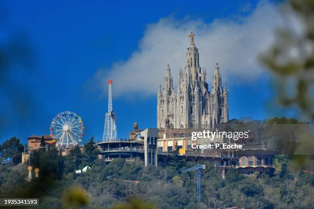 barcelona, the sagrat cor church on the hill of tibidabo - sagrat cor stock-fotos und bilder