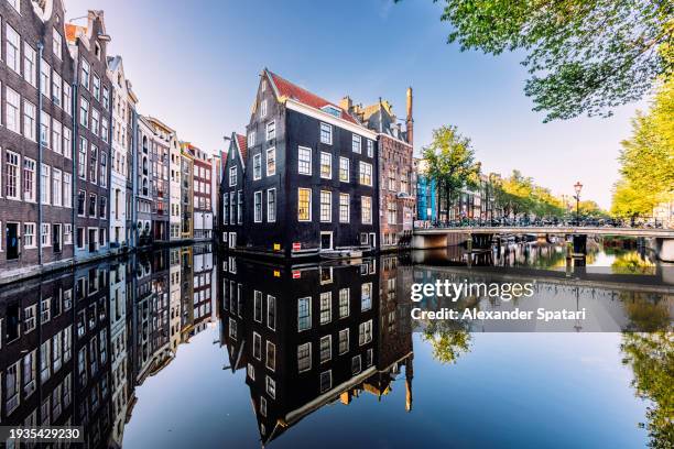 armbrug bridge and dutch houses reflecting in the water, amsterdam, netherlands - amsterdam fotografías e imágenes de stock