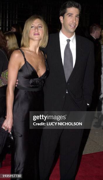 Jennifer Aniston and David Schwimmer of the television series "Friends" arrive at the 27th Annual People's Choice Awards 07 January 2001 in Pasadena....