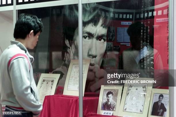 Visitor to Dragon Expo 2000 looks at memorabilia of martial arts start Bruce Lee, 27 November 2000 in Hongkong, on what would have been Lee's 60th...