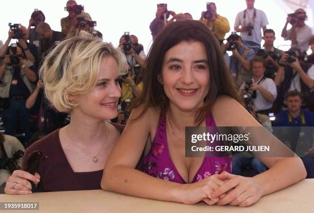 French actress Romane Bohringer and US actress Jennifer Jason Leigh pose during the photocall of their film "The King is Alive" directed by Danish...