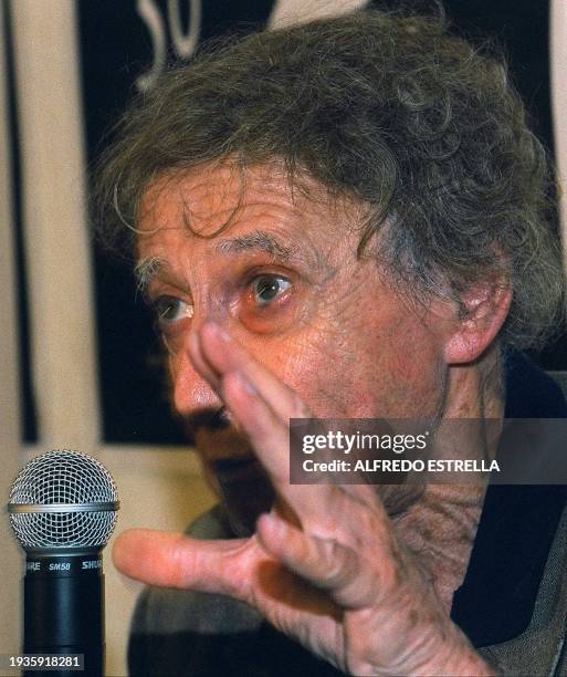 French Mime, Marcel Marceau speaks in a press conference upon his arrival in Mexico City, 16 May 2000. El mimo frances Marcel Marceau habla en una...
