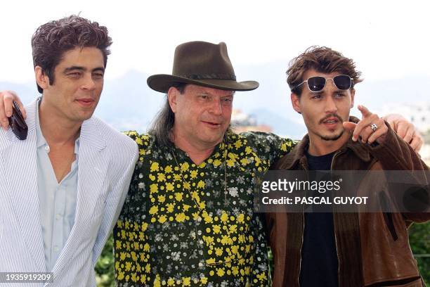 Fr L to R , US actor Benicio Del Toro, director Terry Gilliam and actor Johnny Depp pose for photographers during a photocall for their film "Fear...