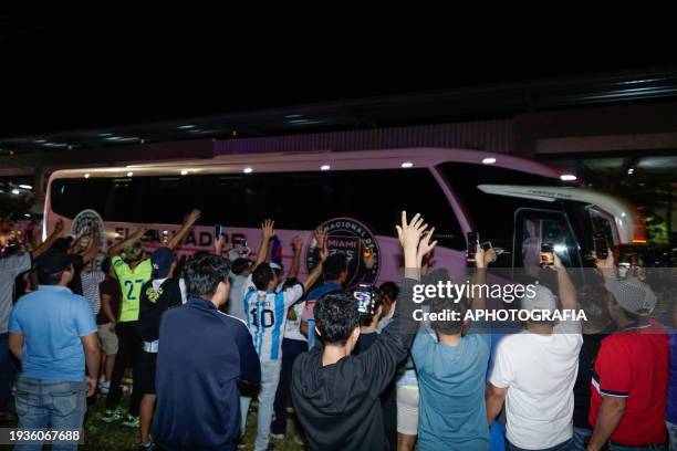 Fans greet the Miami FC players with Lionel Messi arriving on a bus outside the Real Intercontinental Hotel on January 19, 2024 in San Salvador, El...