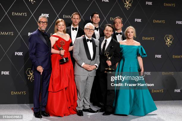 Alan Ruck, Sarah Snook, Alexander Skarsgård, Brian Cox, Nicholas Braun, Kieran Culkin, Matthew Macfadyen, and J. Smith-Cameron, winners of Best Drama...