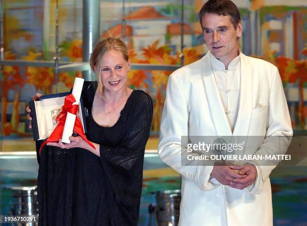 Finnish actress Kati Outinen poses for photographers next to British actor Jeremy Irons after winning the Best actress award for his work in "L'Homme...