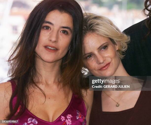 French actress Romane Bohringer and US Jennifer Jason Leigh pose during the photocall of their film "The King is Alive" directed by Danish Kristian...