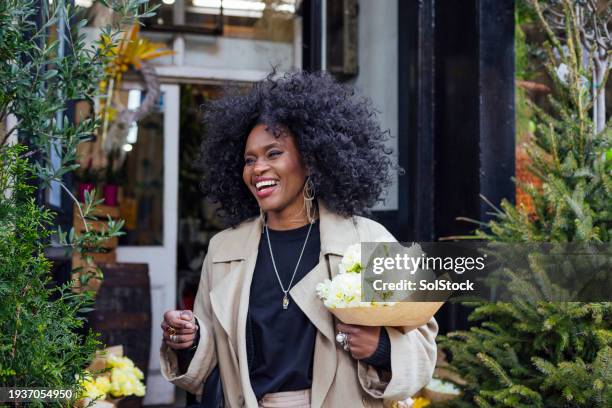 happy with her purchase - black craft paper stock pictures, royalty-free photos & images