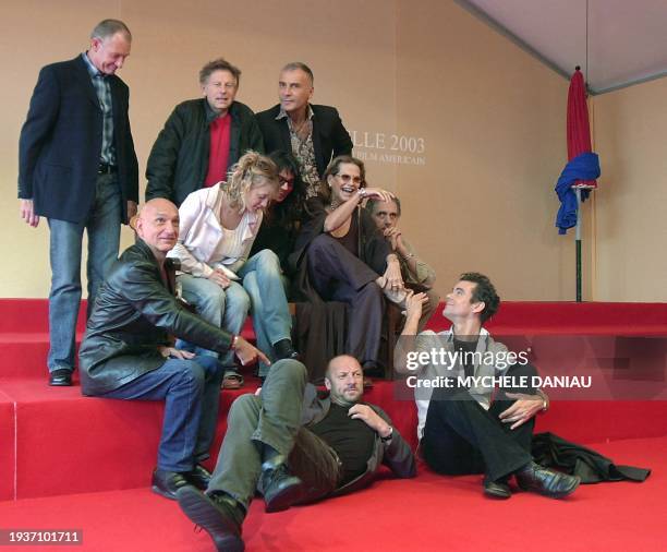 Les membres du jury du 29e Festival du cinéma américain de Deauville posent, le 09 septembre 2003. Le chef opérateur Pawel Edelman, le réalisateur...