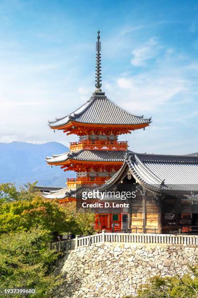 kiyomizu-dera pagoda - kiyomizu dera temple - fotografias e filmes do acervo