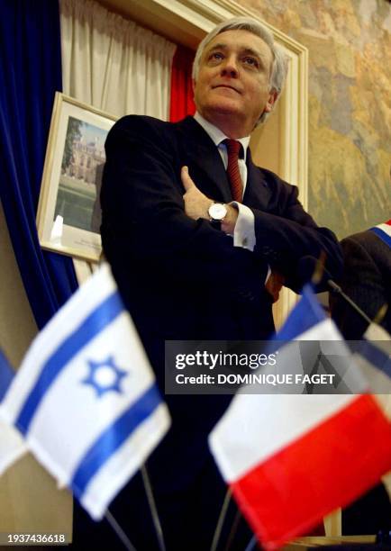 L'ambassadeur d'Israël en France Elie Barnavi assiste à une cérémonie à l'hôtel de ville, avant de rebaptiser la "rue de la Juiverie", dénomination...