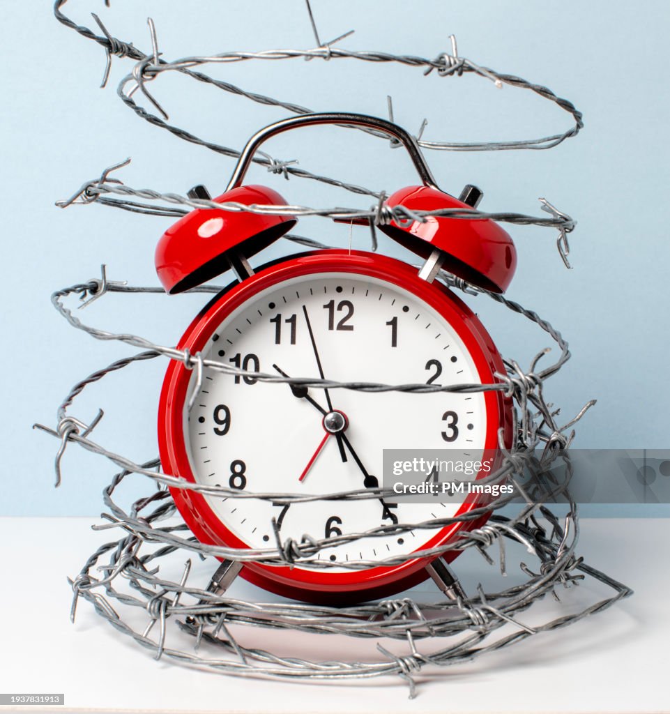 Time protection - Clock and barbed wire