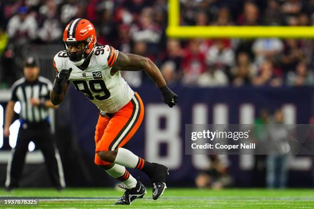 Za'Darius Smith of the Cleveland Browns rushes the passer during an NFL wild-card playoff football game against the Houston Texans at NRG Stadium on...