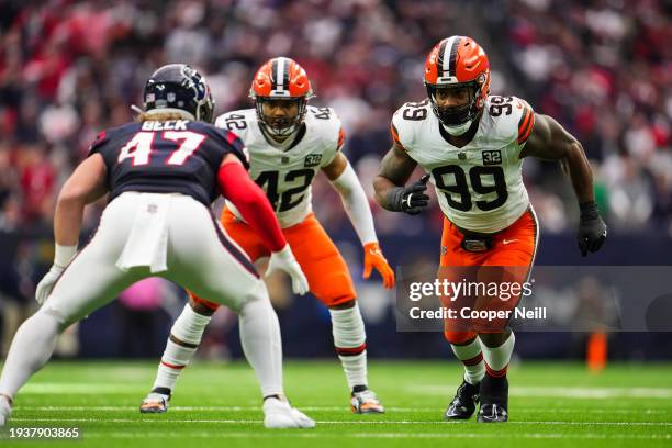 Za'Darius Smith of the Cleveland Browns rushes the passer during an NFL wild-card playoff football game against the Houston Texans at NRG Stadium on...