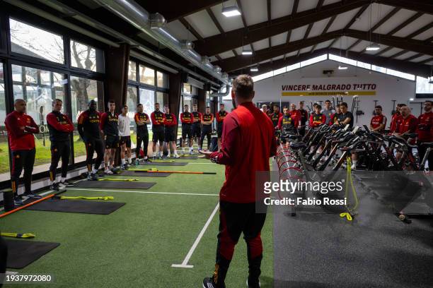 Daniele De Rossi speaks to the teamduring his first day as AS Roma coach at Centro Sportivo Fulvio Bernardini on January 16, 2024 in Rome, Italy.