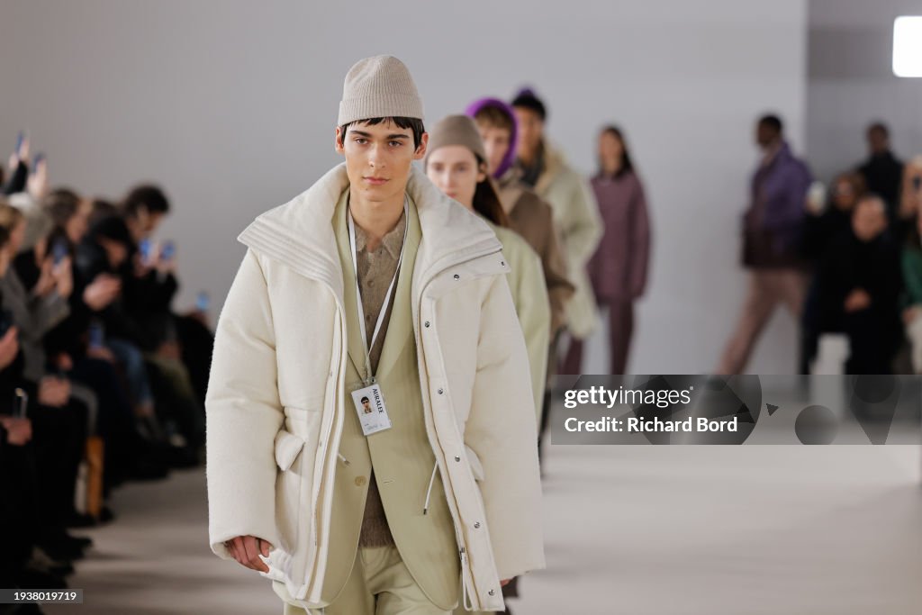Auralee : Runway - Paris Fashion Week - Menswear Fall/Winter 2024-2025