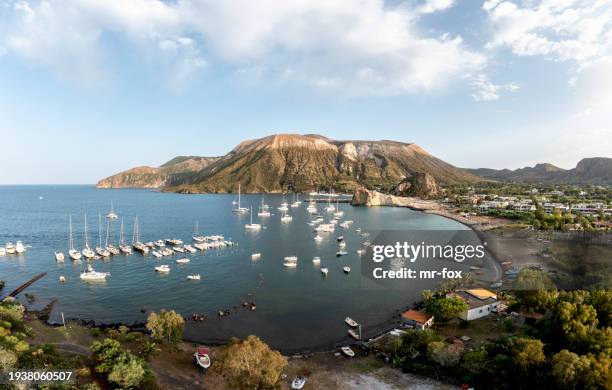 sailing yachts on vulcano, aeolian islands, sicily - peace un stock pictures, royalty-free photos & images