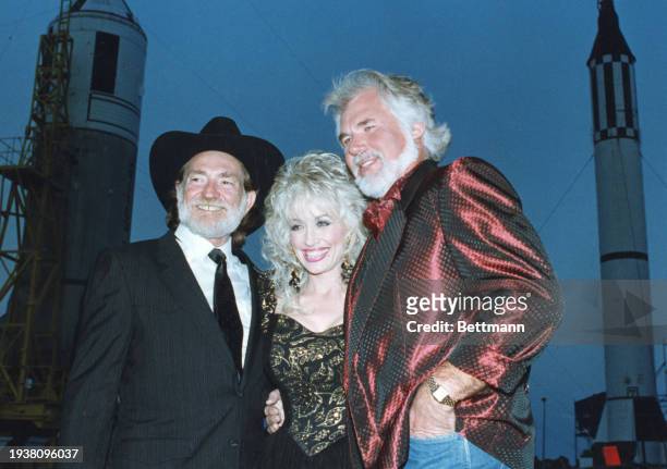 Launching 'Planet Texas' Kenny Rogers , Dolly Parton , and Willie Nelson boosted the spirits of 15,000 NASA employees and families with a concert at...