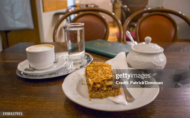 linzer torte and coffee in linz, austria - linzer torte stock-fotos und bilder