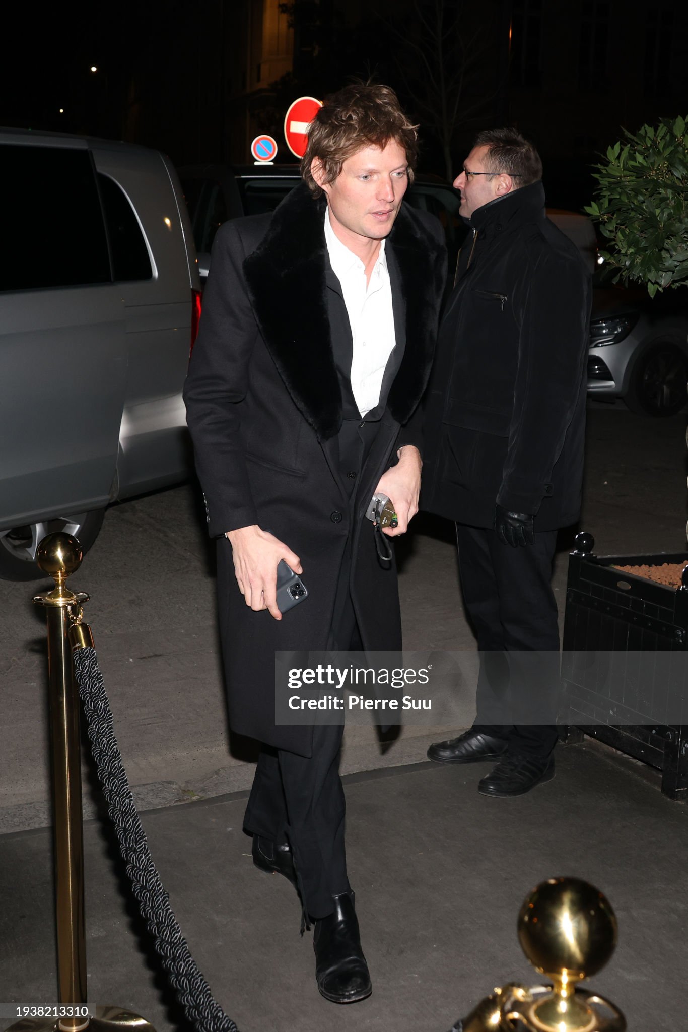 https://media.gettyimages.com/id/1938213310/photo/kate-moss-friends-arrive-at-laurent-restaurant-to-celebrate-kates-5oth-anniversary.jpg?s=2048x2048&w=gi&k=20&c=v5-BdMmFoBLy_3lwQTh3dUI3e18bsbk_GGusS6ldPTo=