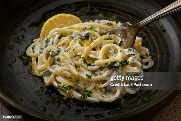 creamy ricotta, lemon and spinach spaghetti - spagetti stock pictures, royalty-free photos & images