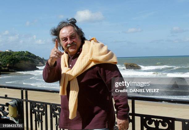 Mexican actor Pedro Armendariz Jr gestures as he poses during the 16th edition of the Biarritz Film Festival, 26 September 2007 in Biarritz,...