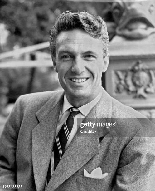 Robert Stack Actor Photos Photos and Premium High Res Pictures - Getty
