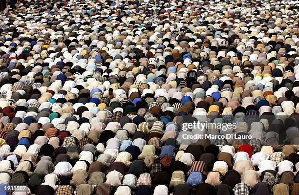 Thousands of Muslim Shias gather for the Friday prayer at the Kadhimain Mosque April 2003 in Baghdad, Iraq. Most of Iraqi Muslims are either Sunnis...