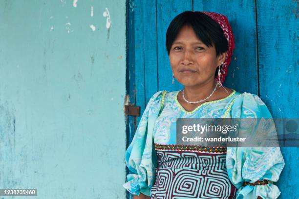 kuna yala indian woman - kuna people stock pictures, royalty-free photos & images