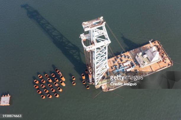 aerial view of piling ship at sea - borehole stock pictures, royalty-free photos & images