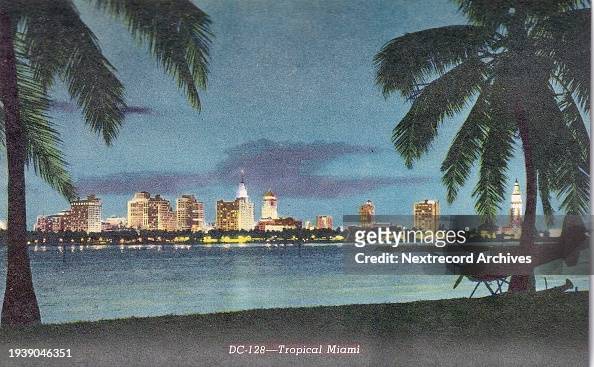 Vintage souvenir postcard, Tropical Miami, Florida, ca 1945