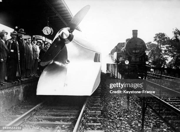 Hélice arrière du Schienenzeppelin à la gare de Spandau en 1931.